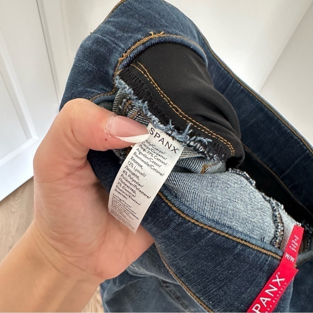 Spanx Distressed Skinny Jeans Pull On Style Medium Wash Raw Hem Size M Women’s - Picture 10 of 10